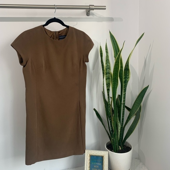 TRISTAN & ISEUT - Classy brown dress size 10 Made in Canada 🇨🇦 open front - Picture 1 of 6